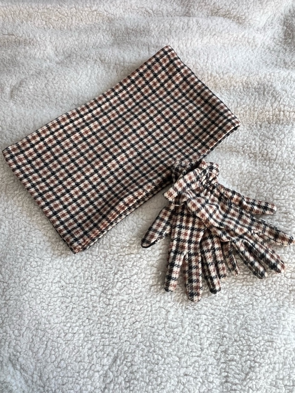Lands End Fleece Women’s Scarf and Glove Set